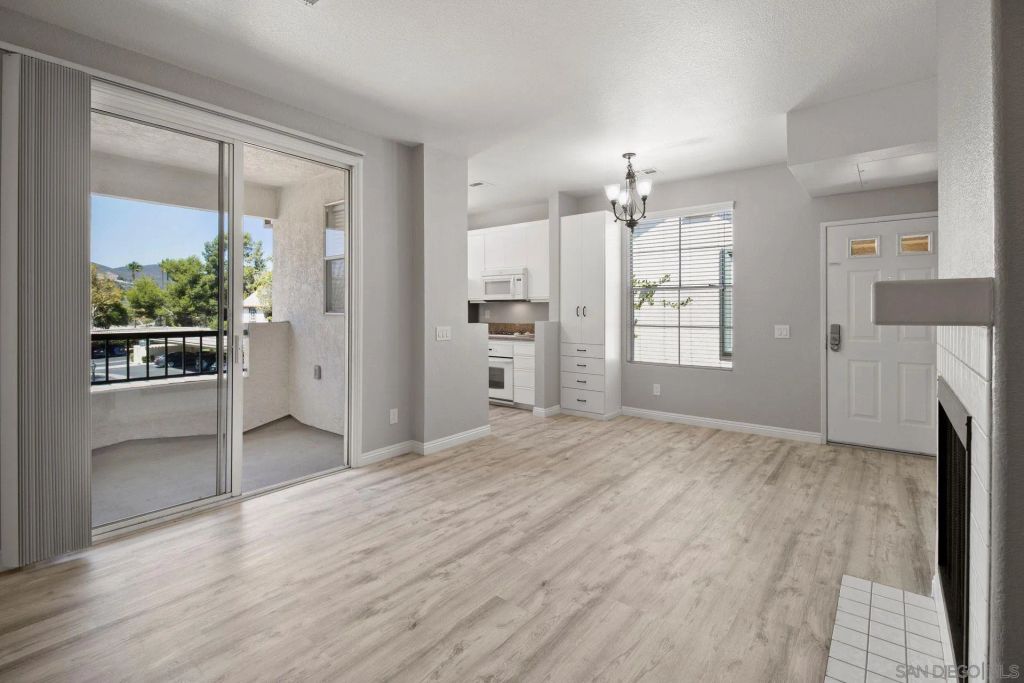 10850 SABRE HILL DR 236, San Diego, CA 92128
