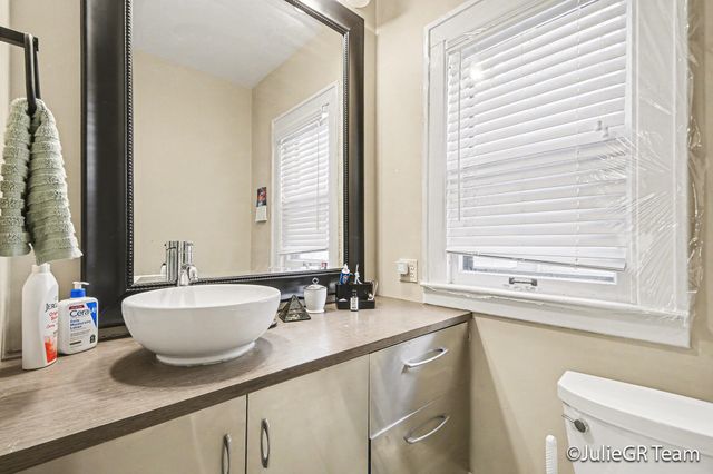 2026 Francis Avenue SE, Grand Rapids, MI 49507