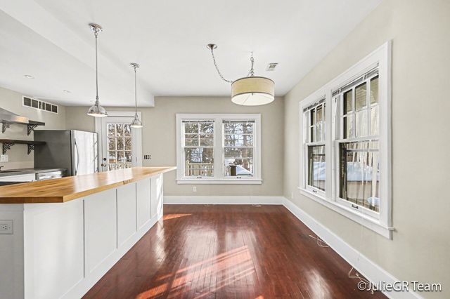 2026 Francis Avenue SE, Grand Rapids, MI 49507