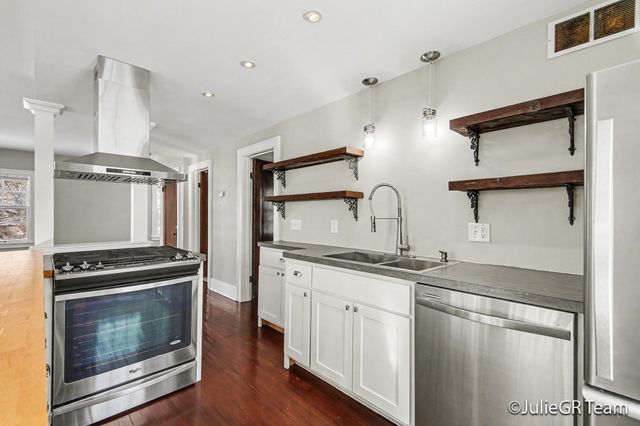 2026 Francis Avenue SE, Grand Rapids, MI 49507