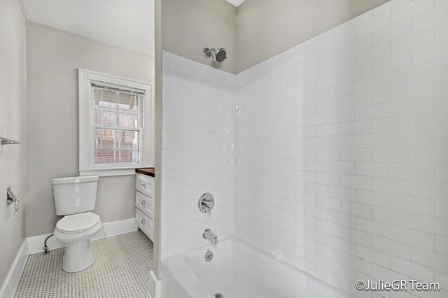 2026 Francis Avenue SE, Grand Rapids, MI 49507