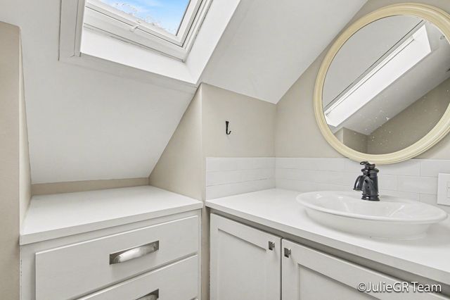 2026 Francis Avenue SE, Grand Rapids, MI 49507