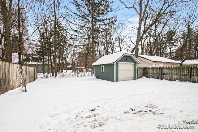 2026 Francis Avenue SE, Grand Rapids, MI 49507