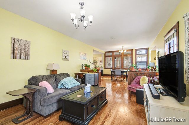 2026 Francis Avenue SE, Grand Rapids, MI 49507