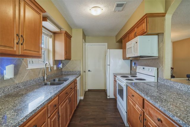17330 Herrnhut Drive, Webster, TX 77598