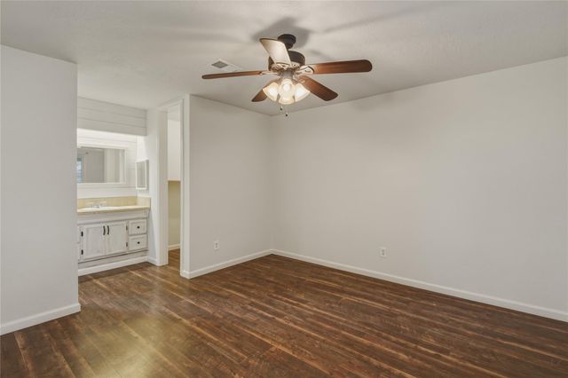 17330 Herrnhut Drive, Webster, TX 77598