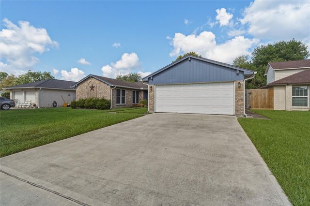 17330 Herrnhut Drive, Webster, TX 77598