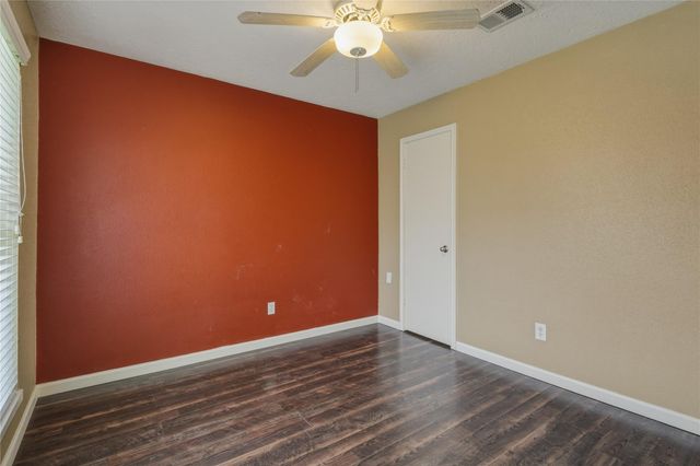 17330 Herrnhut Drive, Webster, TX 77598