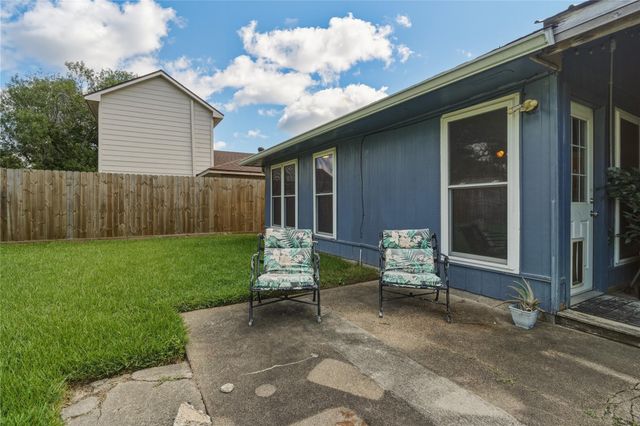 17330 Herrnhut Drive, Webster, TX 77598