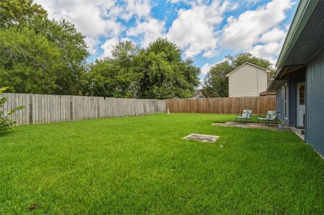 17330 Herrnhut Drive, Webster, TX 77598