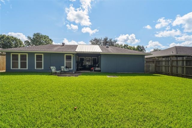 17330 Herrnhut Drive, Webster, TX 77598