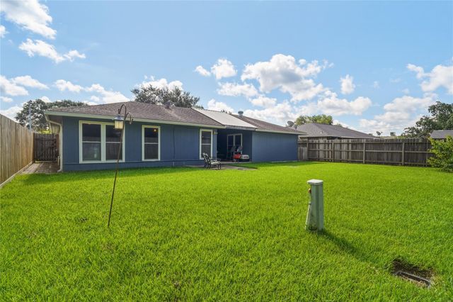 17330 Herrnhut Drive, Webster, TX 77598