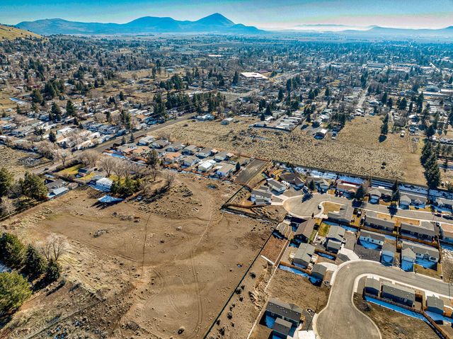 5636 Edith Way 01600, Klamath Falls, OR 97603
