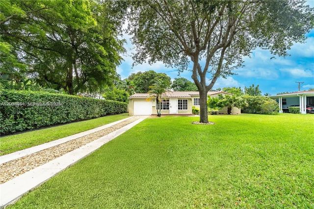 1065 NE 120th St, Biscayne Park, FL 33161