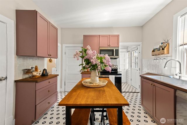 2113 S Wilkeson Street, Tacoma, WA 98405