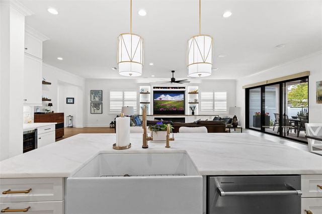 2905 W LEILA AVENUE, Tampa, FL 33611