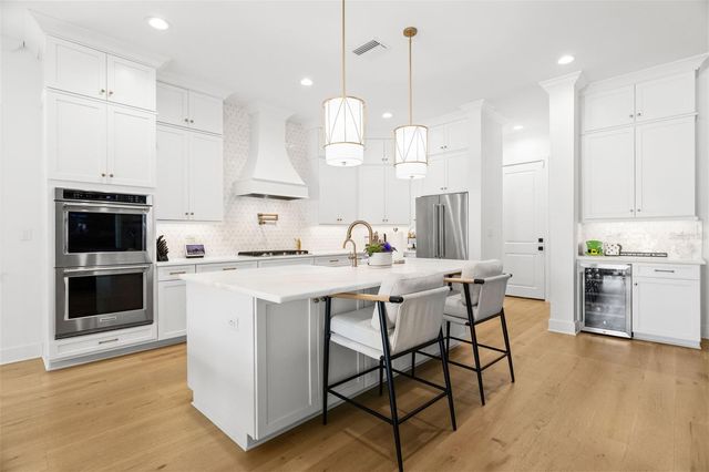 2905 W LEILA AVENUE, Tampa, FL 33611