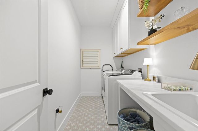 2905 W LEILA AVENUE, Tampa, FL 33611