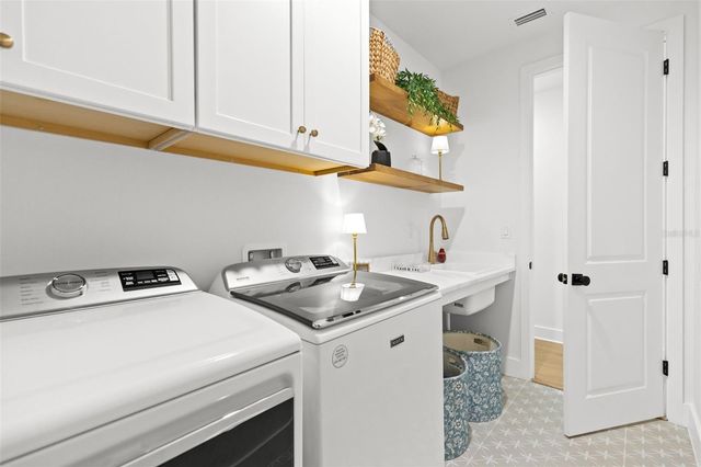 2905 W LEILA AVENUE, Tampa, FL 33611