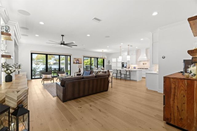 2905 W LEILA AVENUE, Tampa, FL 33611