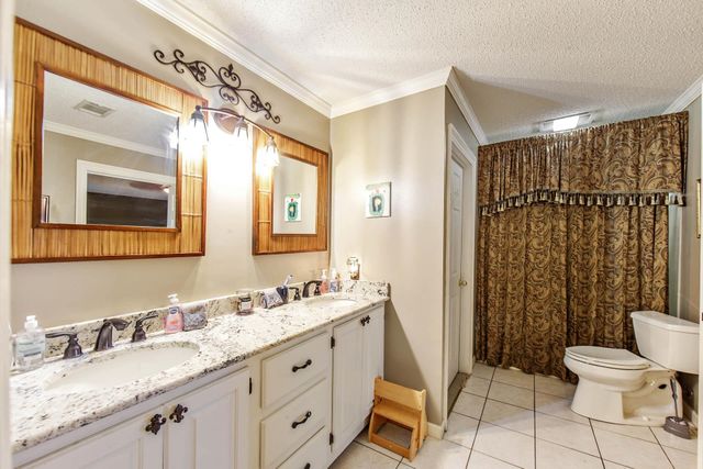 300 Cheyenne Dr, Houma, LA 70360