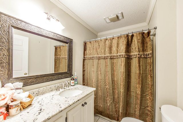 300 Cheyenne Dr, Houma, LA 70360