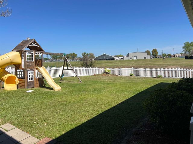 300 Cheyenne Dr, Houma, LA 70360