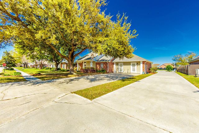 300 Cheyenne Dr, Houma, LA 70360