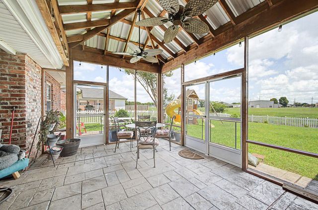 300 Cheyenne Dr, Houma, LA 70360