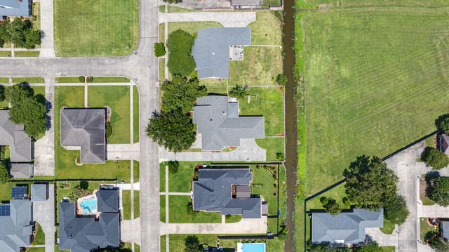 300 Cheyenne Dr, Houma, LA 70360