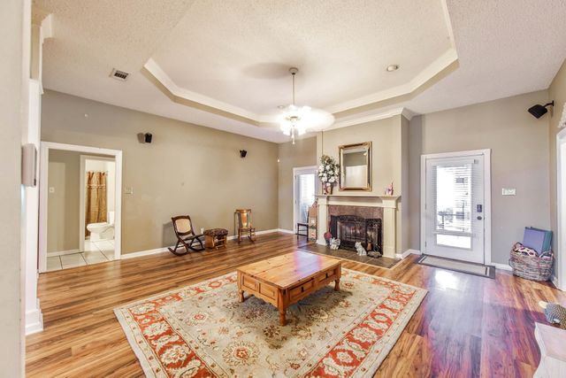 300 Cheyenne Dr, Houma, LA 70360