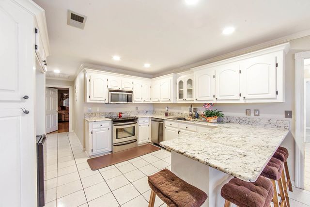 300 Cheyenne Dr, Houma, LA 70360