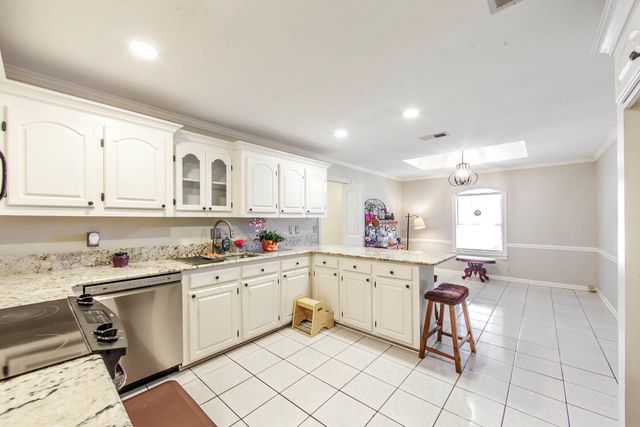 300 Cheyenne Dr, Houma, LA 70360