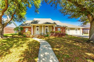 300 Cheyenne Dr, Houma, LA 70360