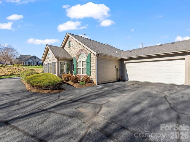 81 Outlook Circle, Swannanoa, NC 28778