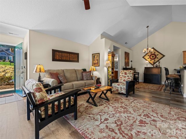 81 Outlook Circle, Swannanoa, NC 28778