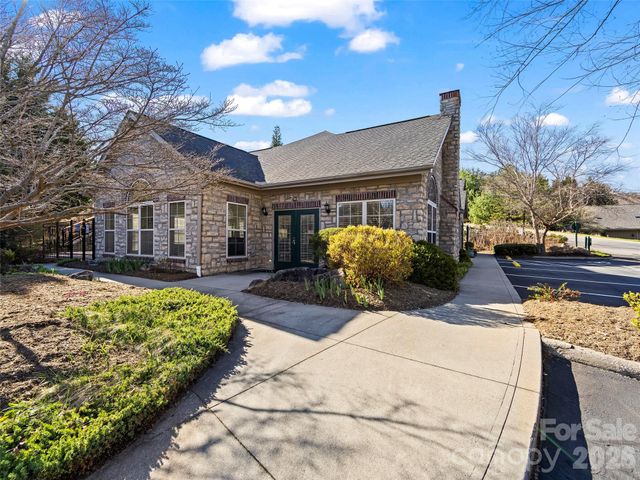 81 Outlook Circle, Swannanoa, NC 28778