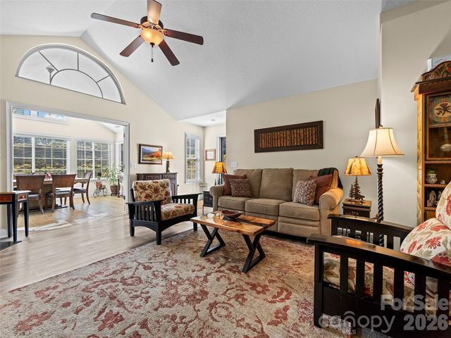 81 Outlook Circle, Swannanoa, NC 28778