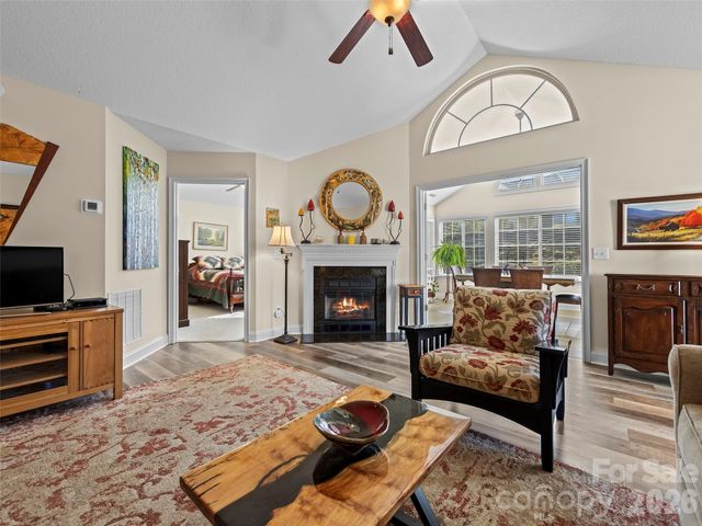 81 Outlook Circle, Swannanoa, NC 28778