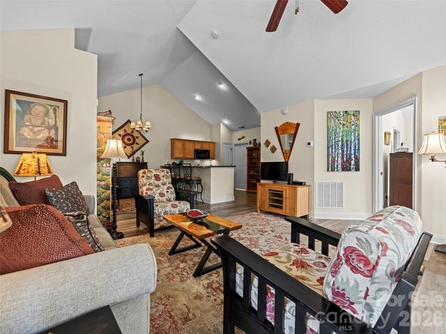 81 Outlook Circle, Swannanoa, NC 28778