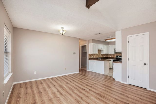 617 S Las Vegas Trail, White Settlement, TX 76108