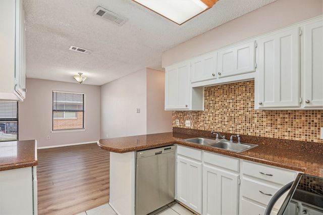 617 S Las Vegas Trail, White Settlement, TX 76108