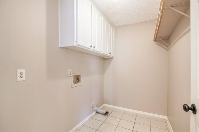 617 S Las Vegas Trail, White Settlement, TX 76108