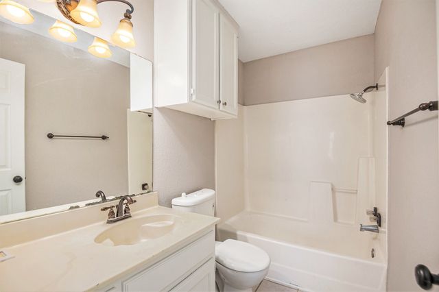 617 S Las Vegas Trail, White Settlement, TX 76108