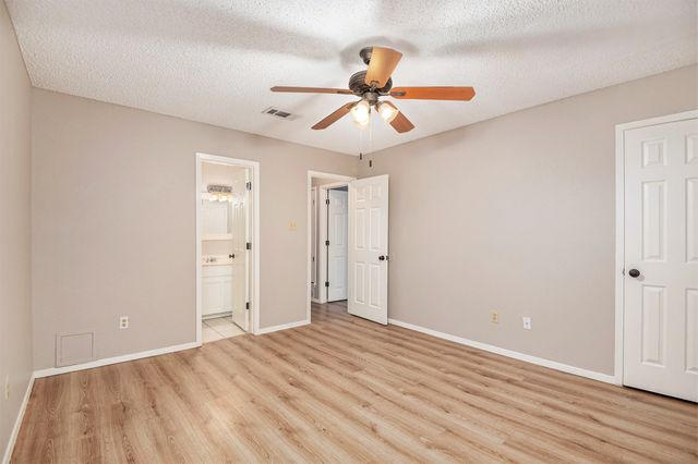 617 S Las Vegas Trail, White Settlement, TX 76108