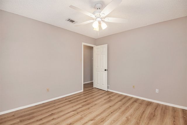 617 S Las Vegas Trail, White Settlement, TX 76108