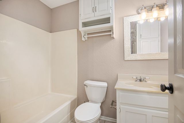 617 S Las Vegas Trail, White Settlement, TX 76108