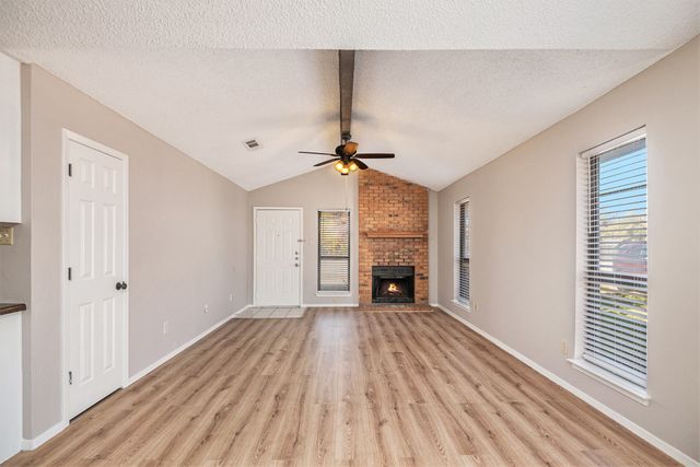 617 S Las Vegas Trail, White Settlement, TX 76108