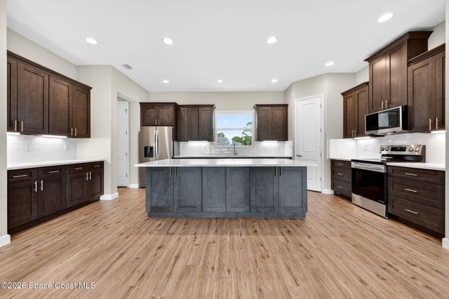 766 Starland Street SE, Palm Bay, FL 32909