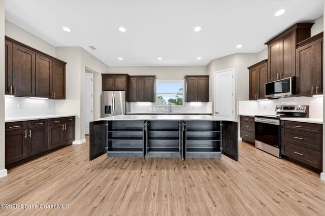 766 Starland Street SE, Palm Bay, FL 32909
